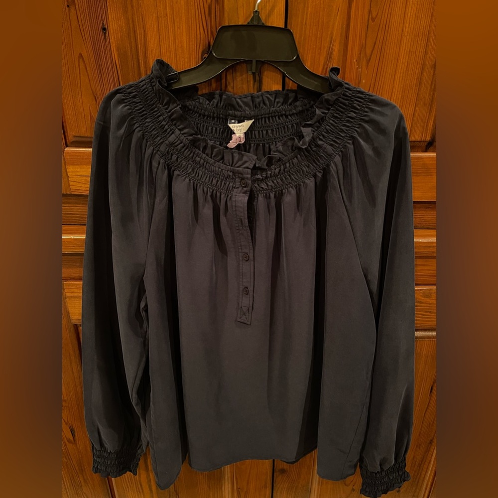 Crown & Ivy navy blue peasant top. Gorgeous feminine detail! Size XL